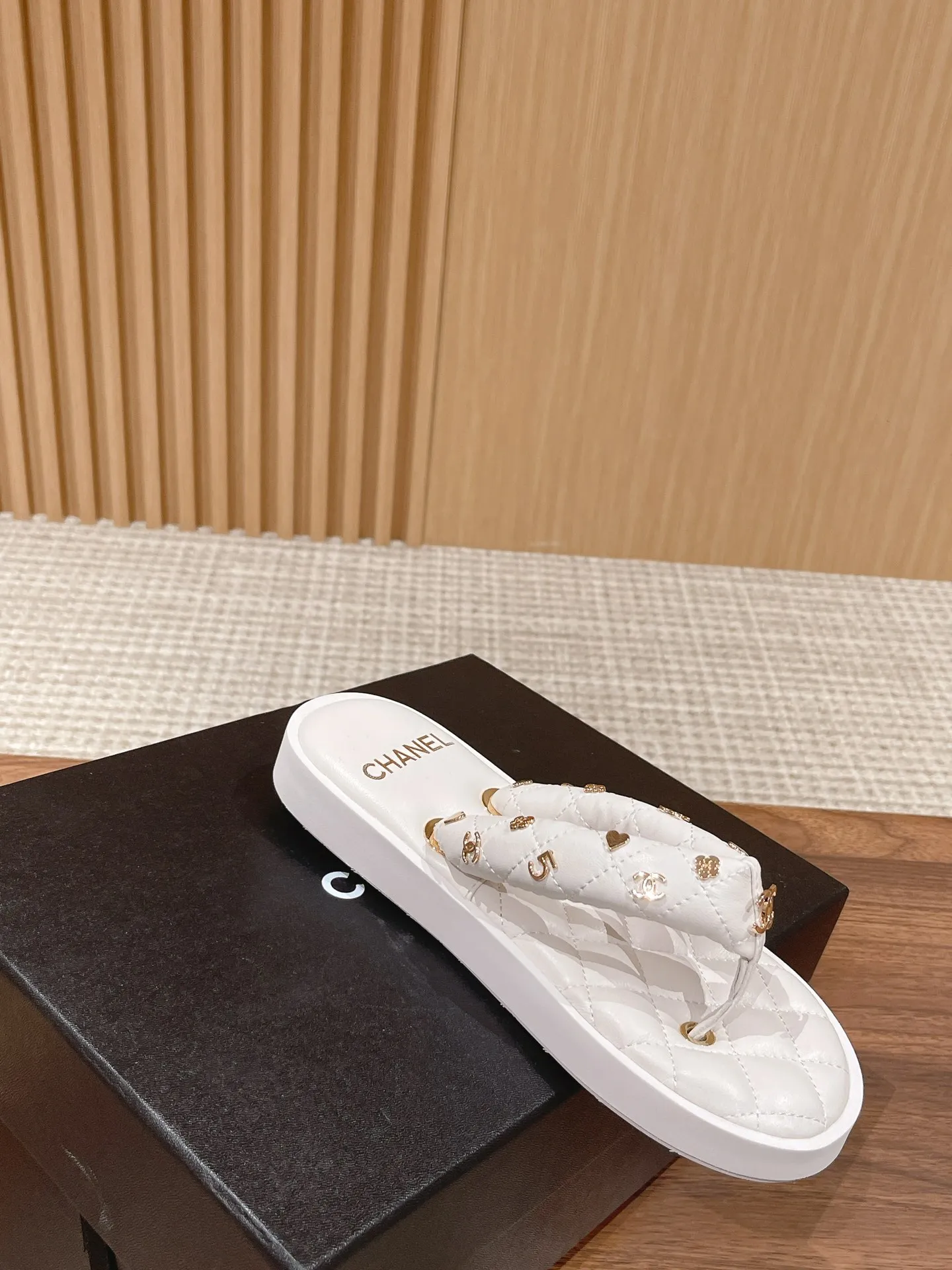 👟👟Ex-factory price 400👟👟 Women's Shoes Women's Clothing Women's Shoes Factory CHANEL Chanel's new 2023 early spring flip-flops, a spring must-have, goddess series, with the elegant and ladylike temperament of Xiangjia, super attractive and irresistible.  Made of original imported top-grade sheepskin material, original molded hardware buckle #electric embroidery. The midsole is wrapped with imported sheepskin, which is soft and comfortable. Original molded lightweight and wear-resistant velvet outsole Size: 35-40M